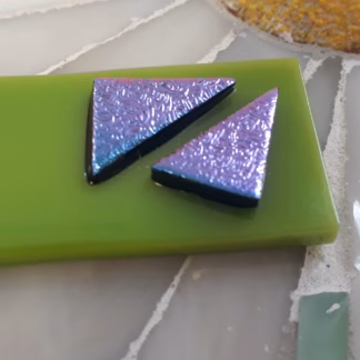 Dichroic COE96 STBKGMB fekete-magentalila kristályosodó 2mm üveg CBS
