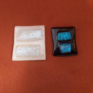 Dichroic COE90 BTCKPT átlátszó-türkizkék kristályosodó üveg CBS