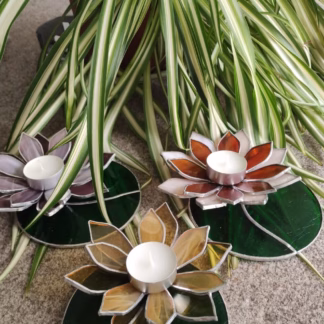 Lótusz mécsestartó