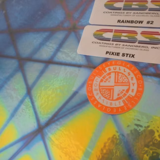 Dichroic COE90 BTBPBG fekete-kékarany vonalkás üveg CBS